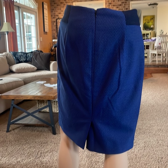 Blue and black design skirt size 2 - Picture 3 of 4